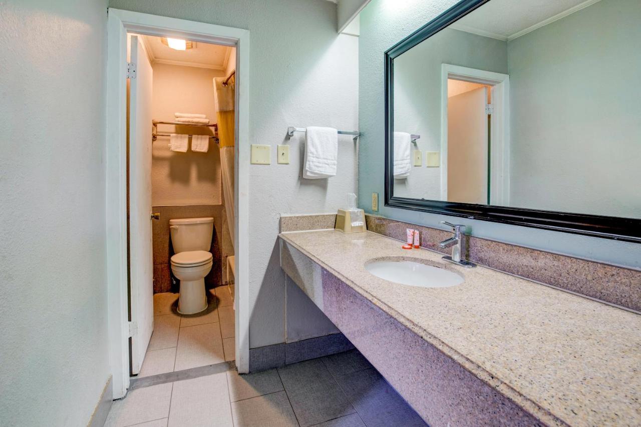 Oyo Hotel Lake Charles La I-10 Esterno foto